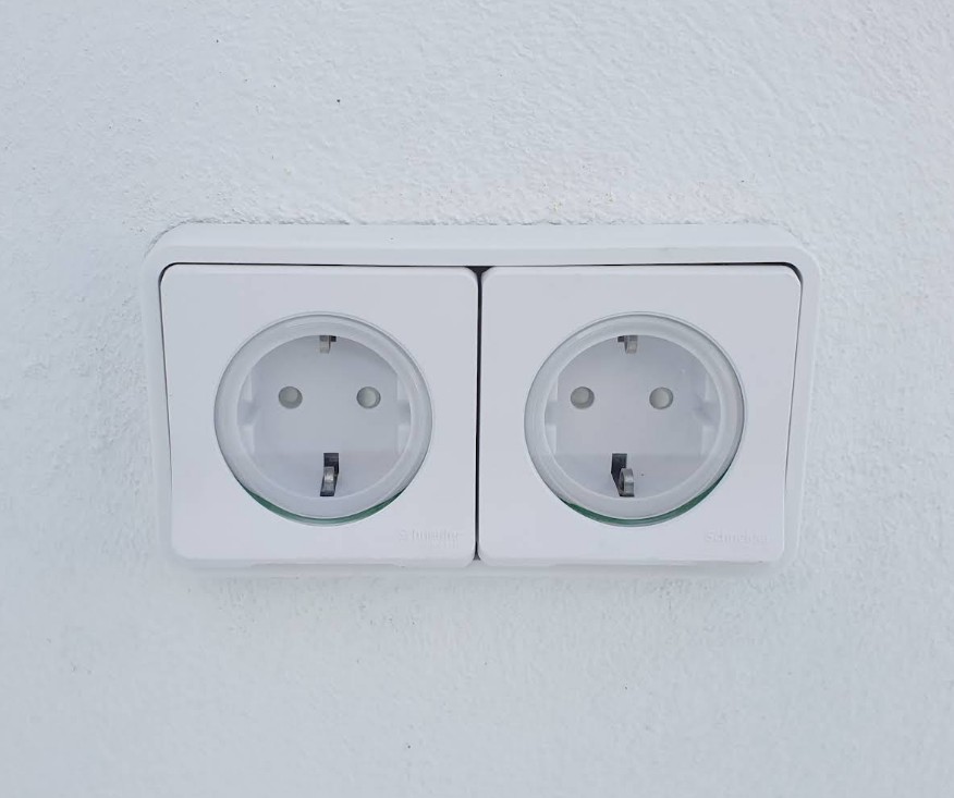 28138montaje-enchufe-de-doble-superficie.jpg