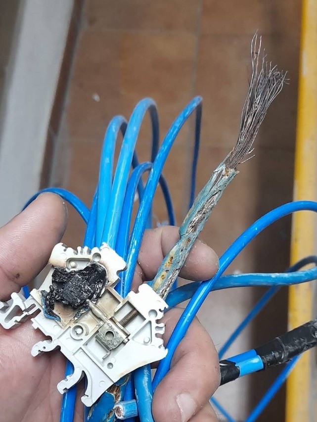 57696reparacion-de-averia-electrica.jpg